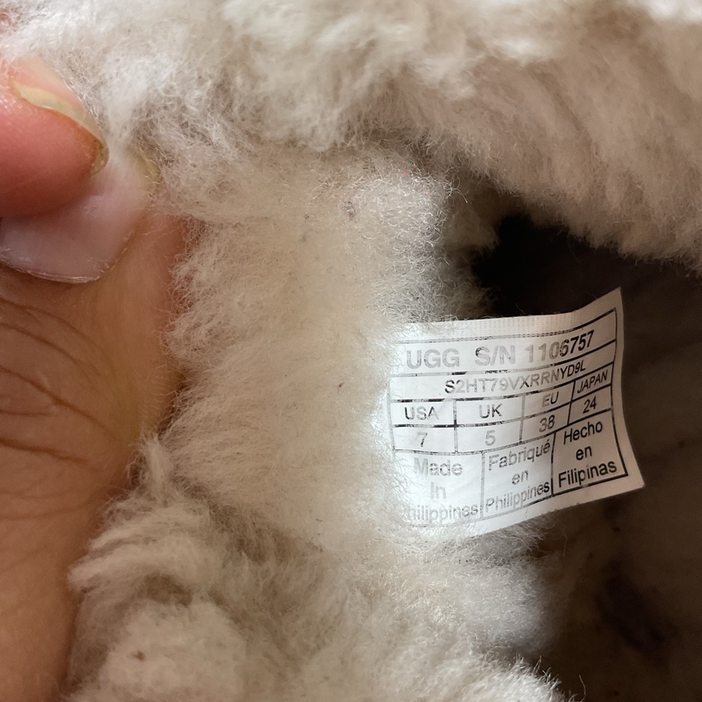 UGG Cream Shearling-Lined Boot Interior - image 6